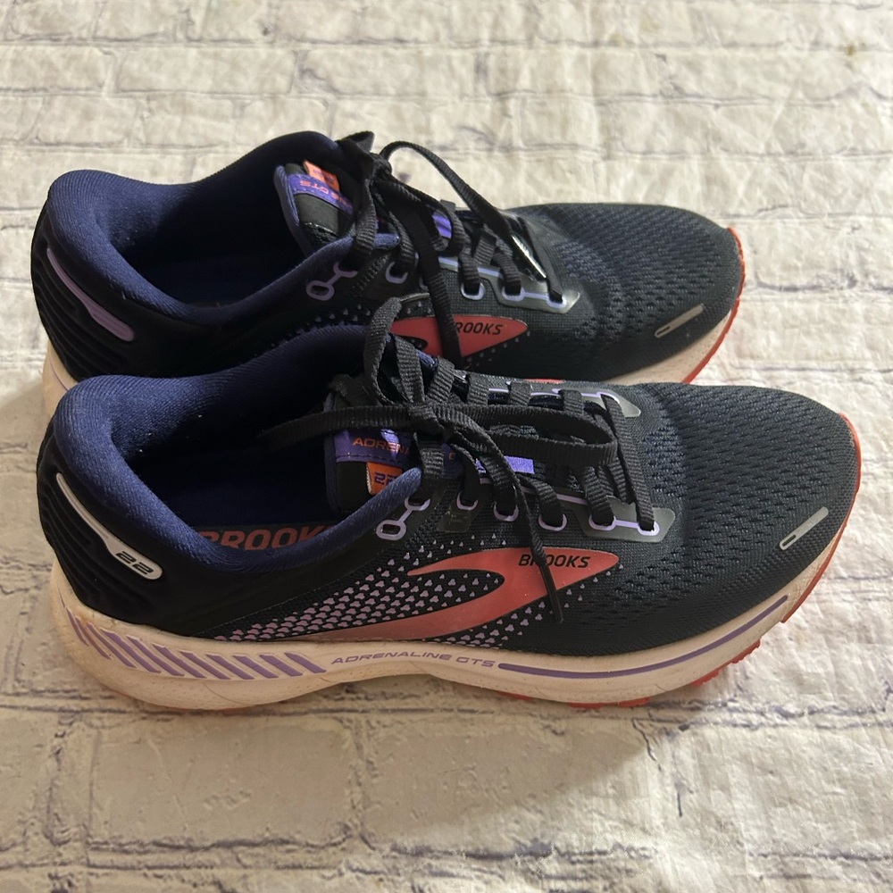 BROOKS ADRENALINE GTS  22 RUNNING SHOES NAVY/PURPLE/SALMON COLORS WOMEN’S 8.5B